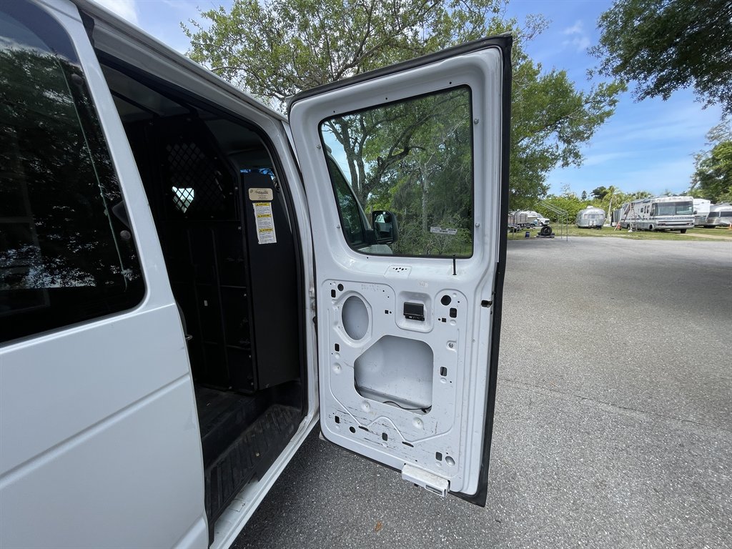 2014 Ford E-Series Econoline Van Commercial - Photo 17