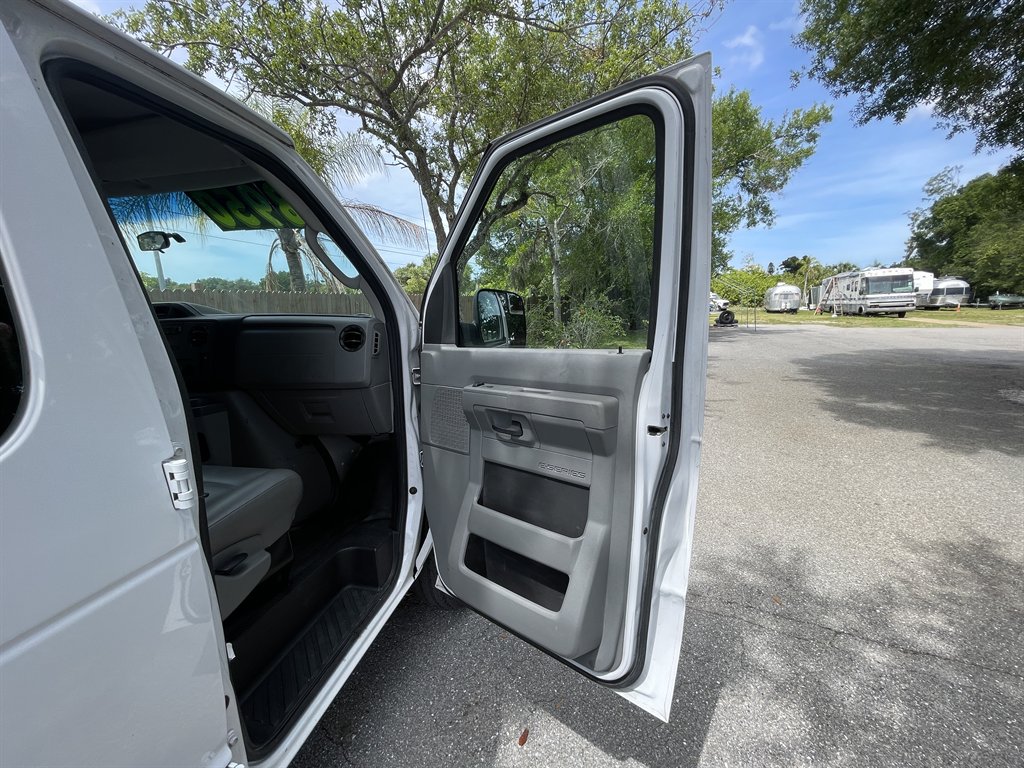 2014 Ford E-Series Econoline Van Commercial - Photo 15