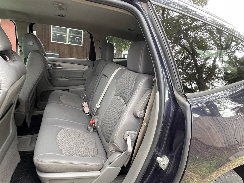 2017 Chevrolet Traverse LS - Photo 11