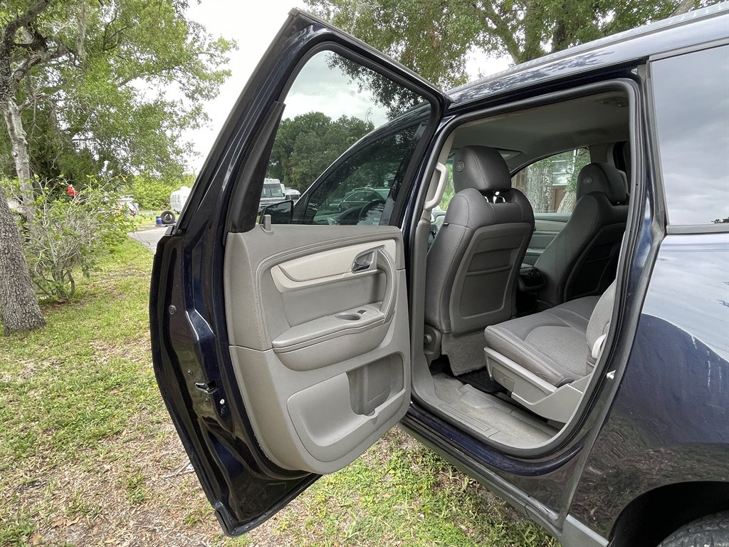 2017 Chevrolet Traverse LS - Photo 10