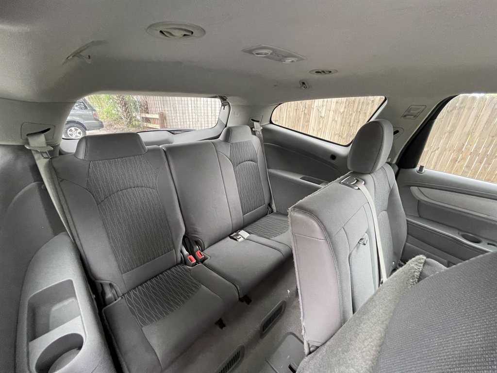 2017 Chevrolet Traverse LS - Photo 14