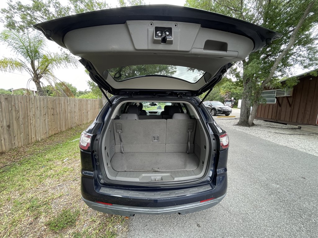 2017 Chevrolet Traverse LS - Photo 7