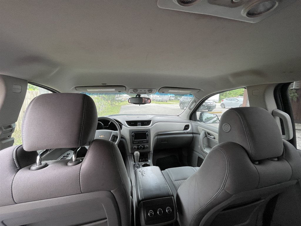 2017 Chevrolet Traverse LS - Photo 12