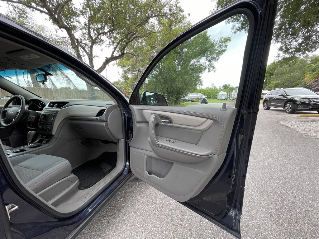 2017 Chevrolet Traverse LS - Photo 17
