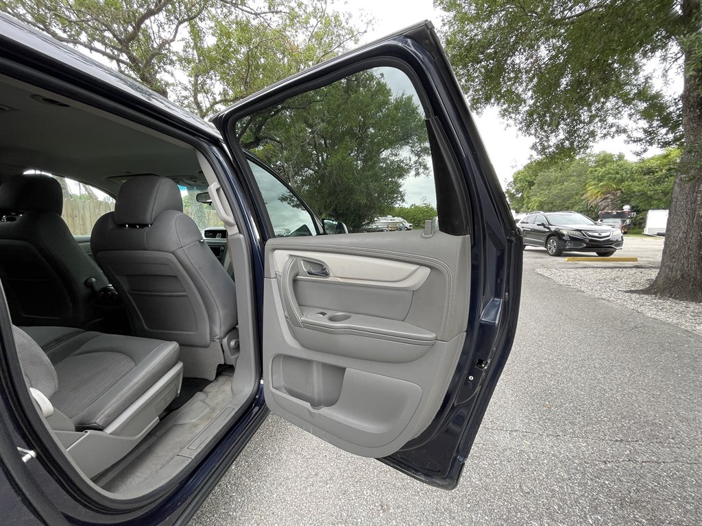 2017 Chevrolet Traverse LS - Photo 15